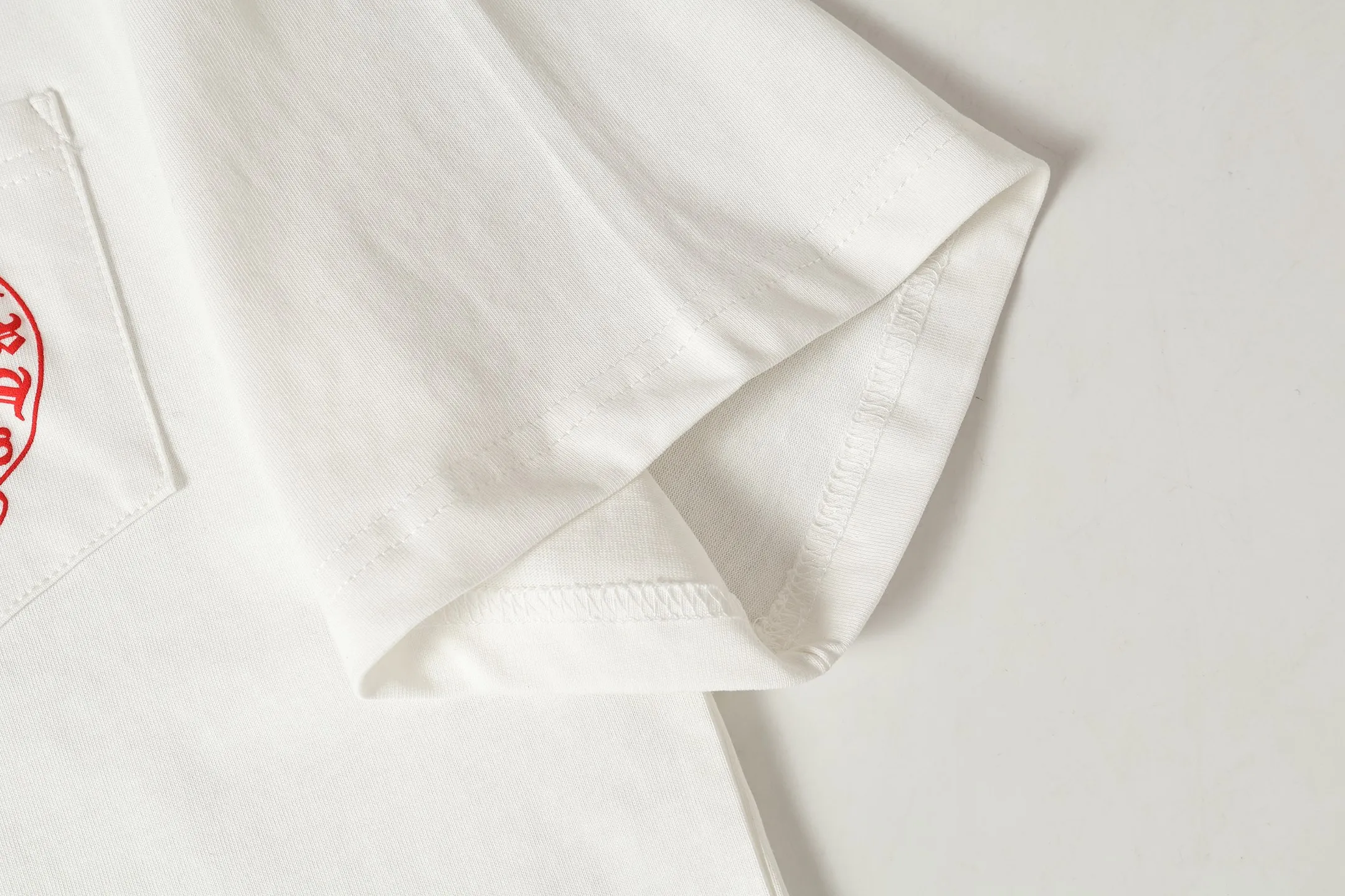 P150 Cross-border model, please do not place an order if you are pursuing quality -Chrome Hearts/Chrome Heart Cross Sanskrit foam printed short-sleeved T-shirt -High weight, high density and high quality. The wool is soft, delicate and skin-friendly. It feels soft and silky. It has excellent warmth and skin-friendly properties.
